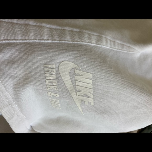 Unique Nike cropped shirt - Picture 3 of 5